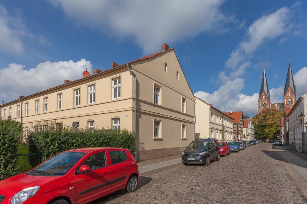 Altstadt Ferienwohnung นอยรุพพิน ภายนอก รูปภาพ